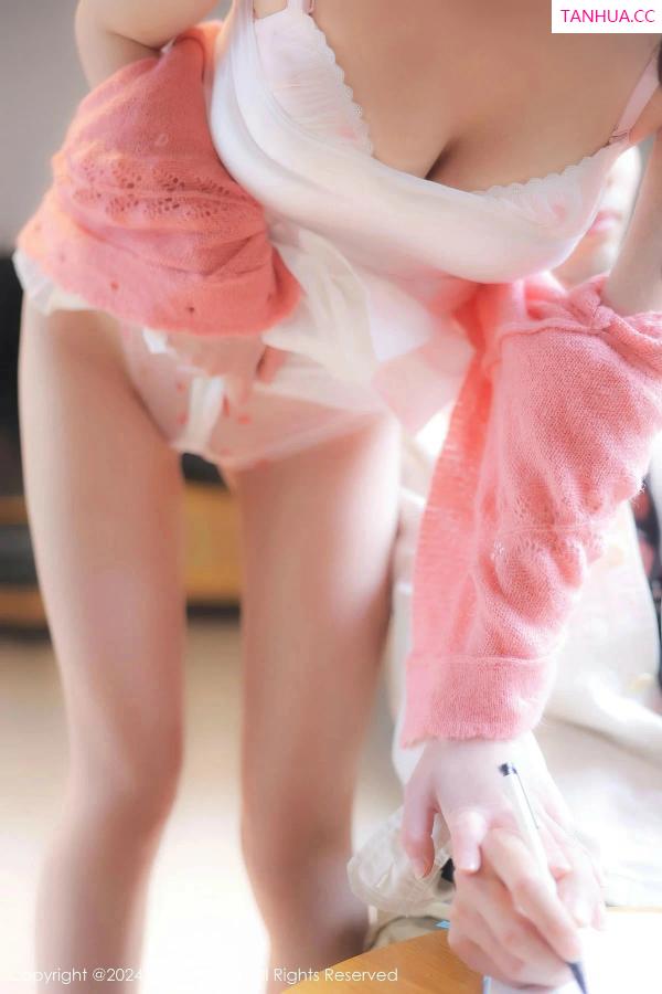   [XiuRen]高清写真图 2024.03.15 No.8241 桃妖夭 新人美腿第26张图片